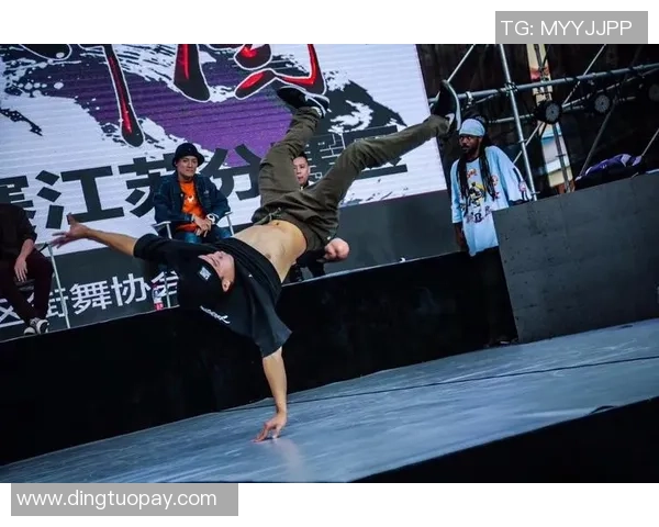 全国街舞大赛点评成都滑板队展现出色灵活性与创意表现